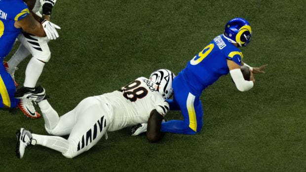DJ Reader sacks Matthew Stafford.